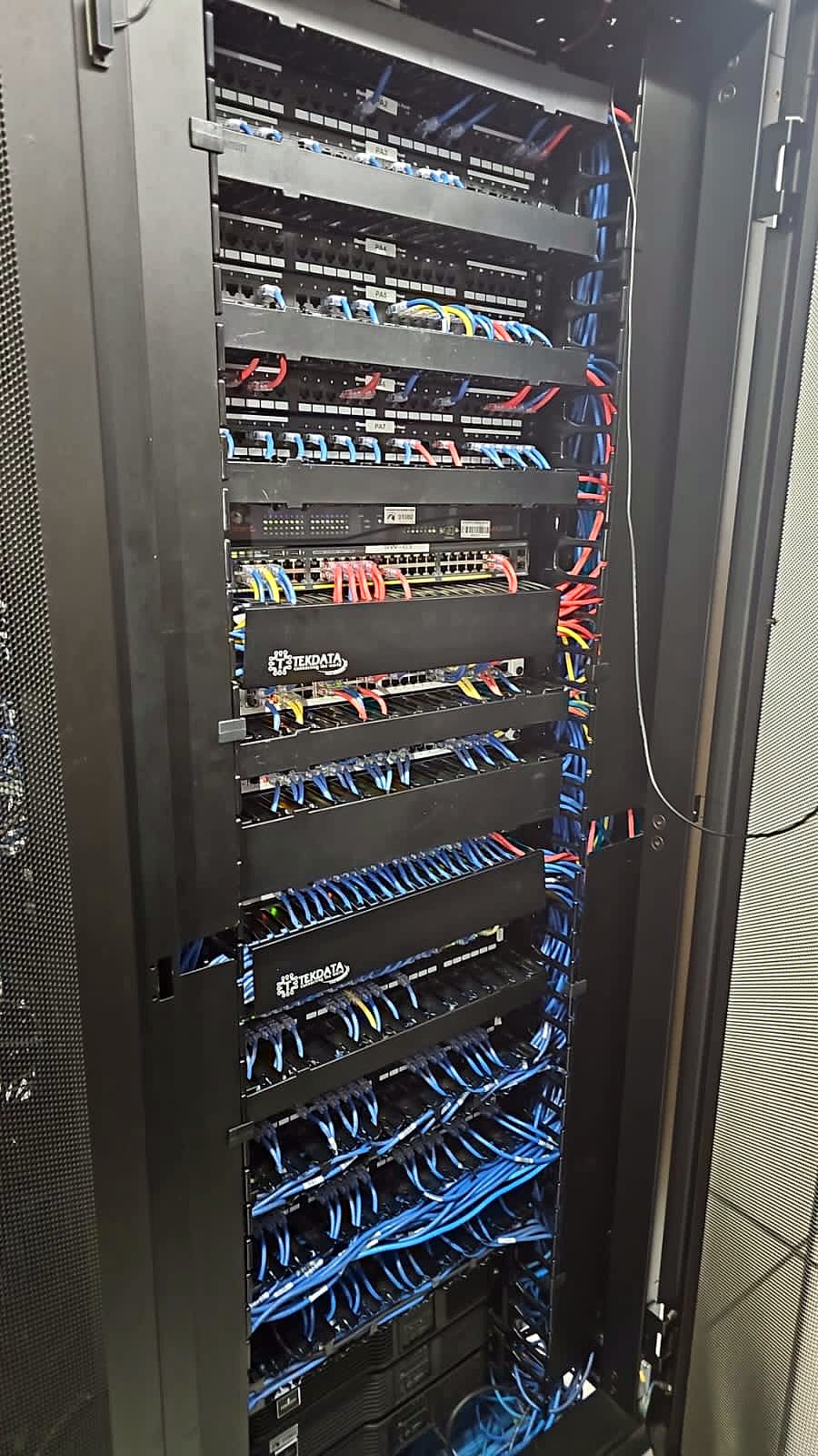 Rack de datos instalado por Sistemas P&P